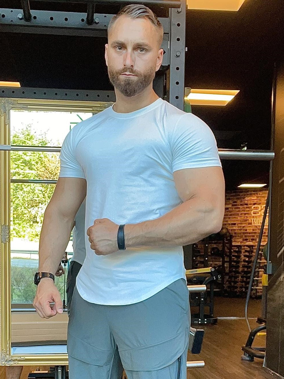 Kore Curved Hem T-shirt Muscle Fit Crew Neck