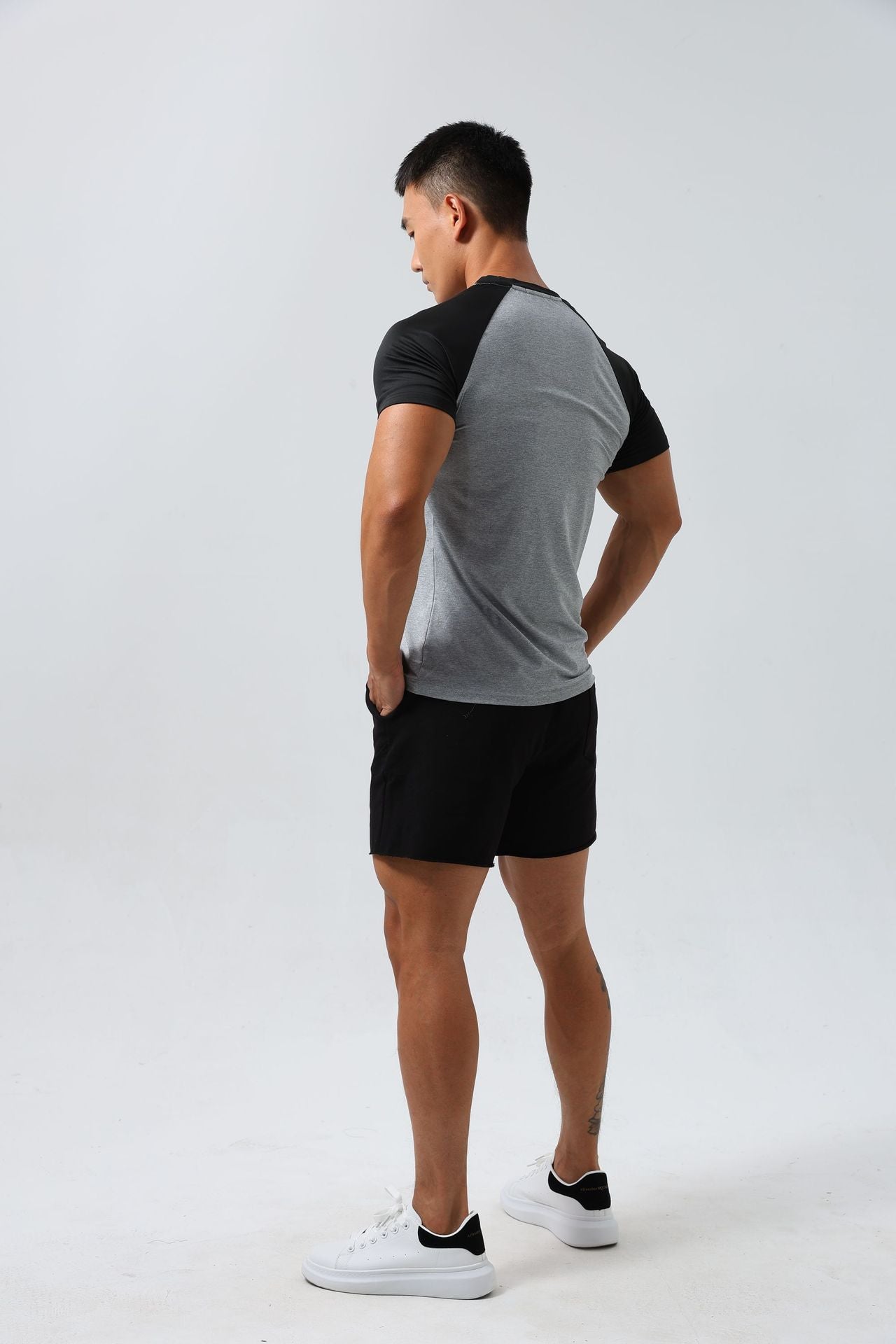 Men’s Muscle Fit Raglan Performance Training T-Shirt
