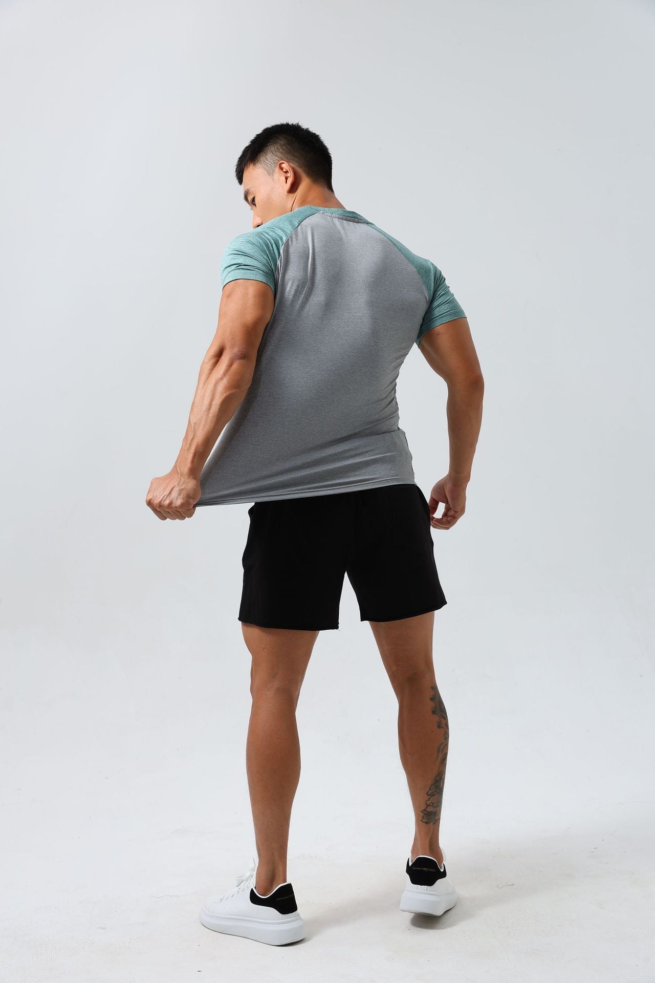 Men’s Muscle Fit Raglan Performance Training T-Shirt
