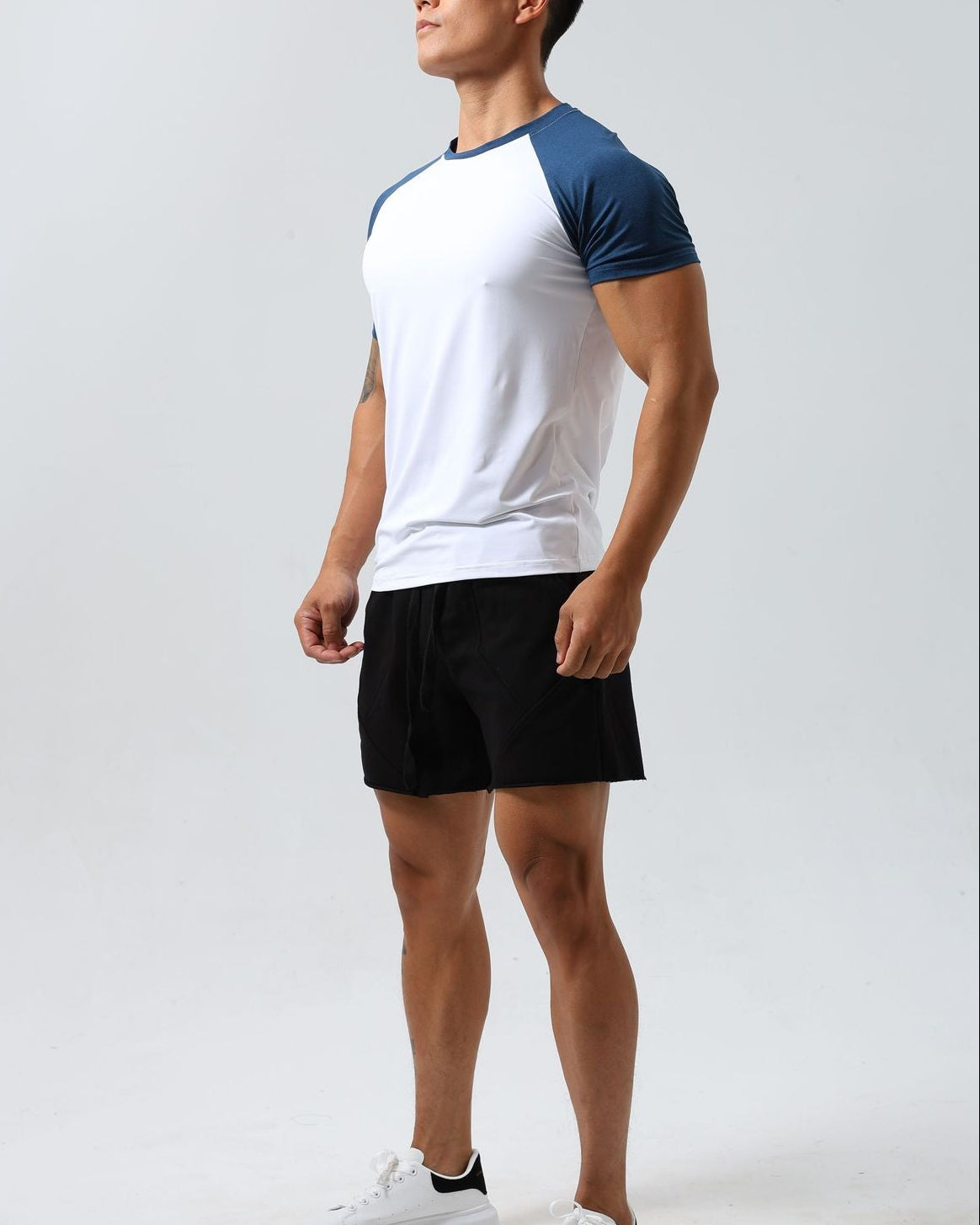 Men’s Muscle Fit Raglan Performance Training T-Shirt