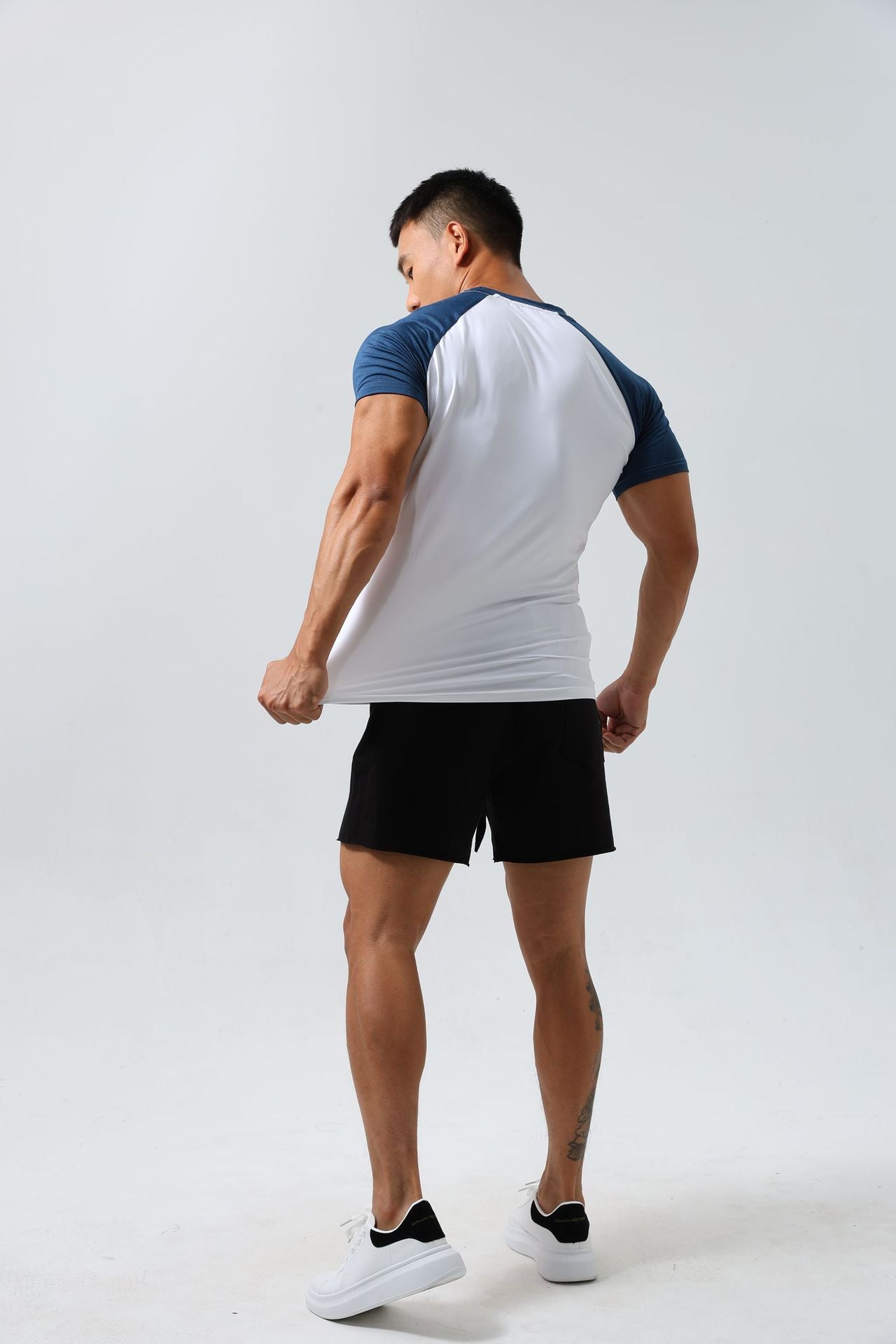 Men’s Muscle Fit Raglan Performance Training T-Shirt