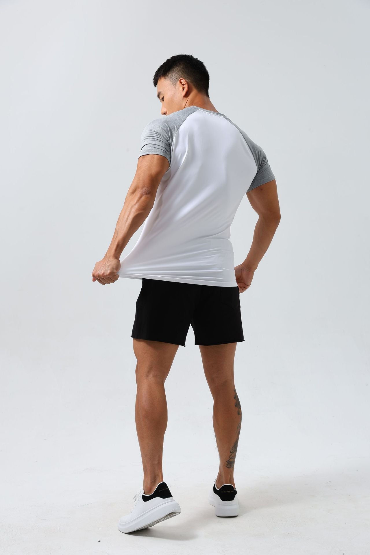 Men’s Muscle Fit Raglan Performance Training T-Shirt
