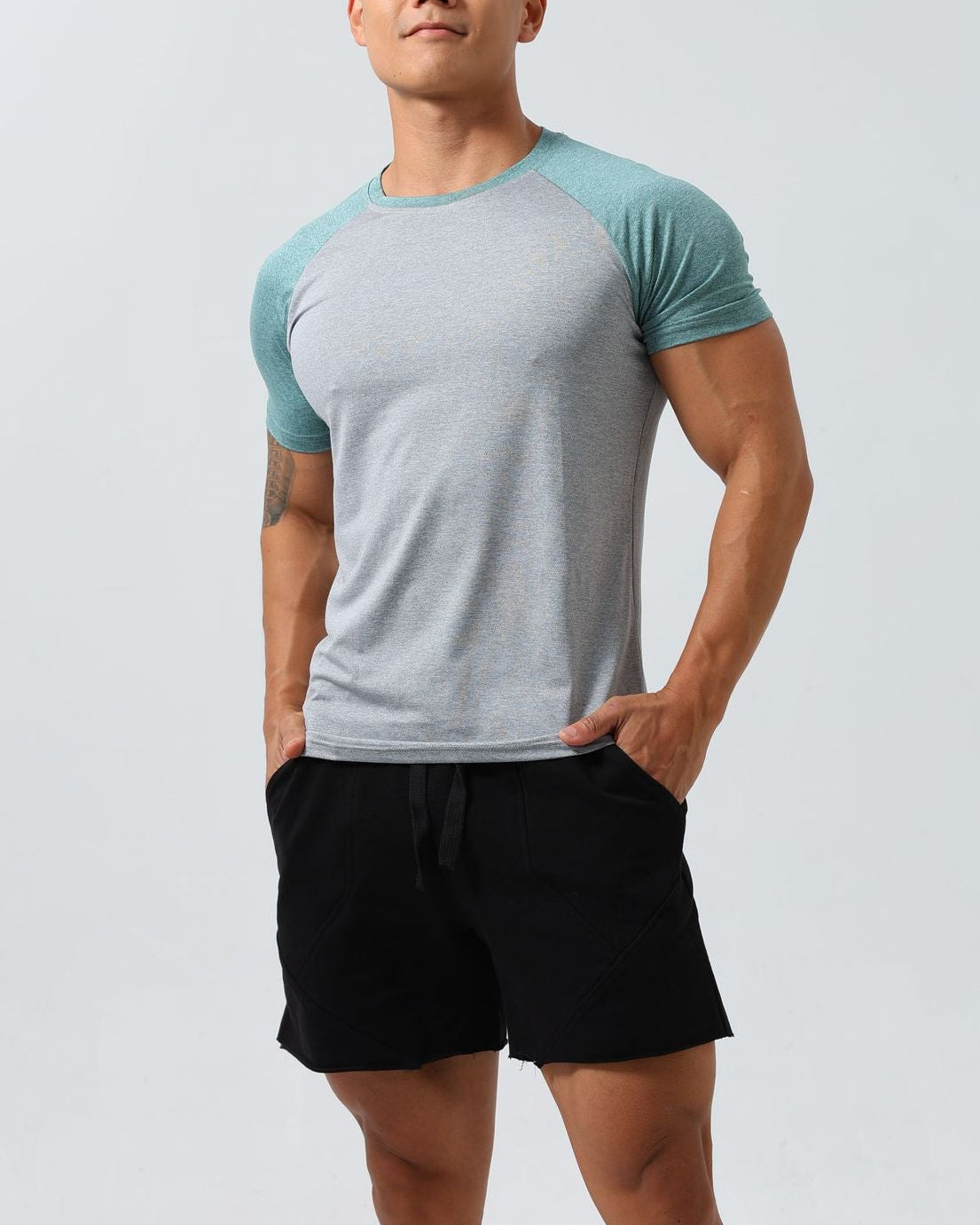 Men’s Muscle Fit Raglan Performance Training T-Shirt