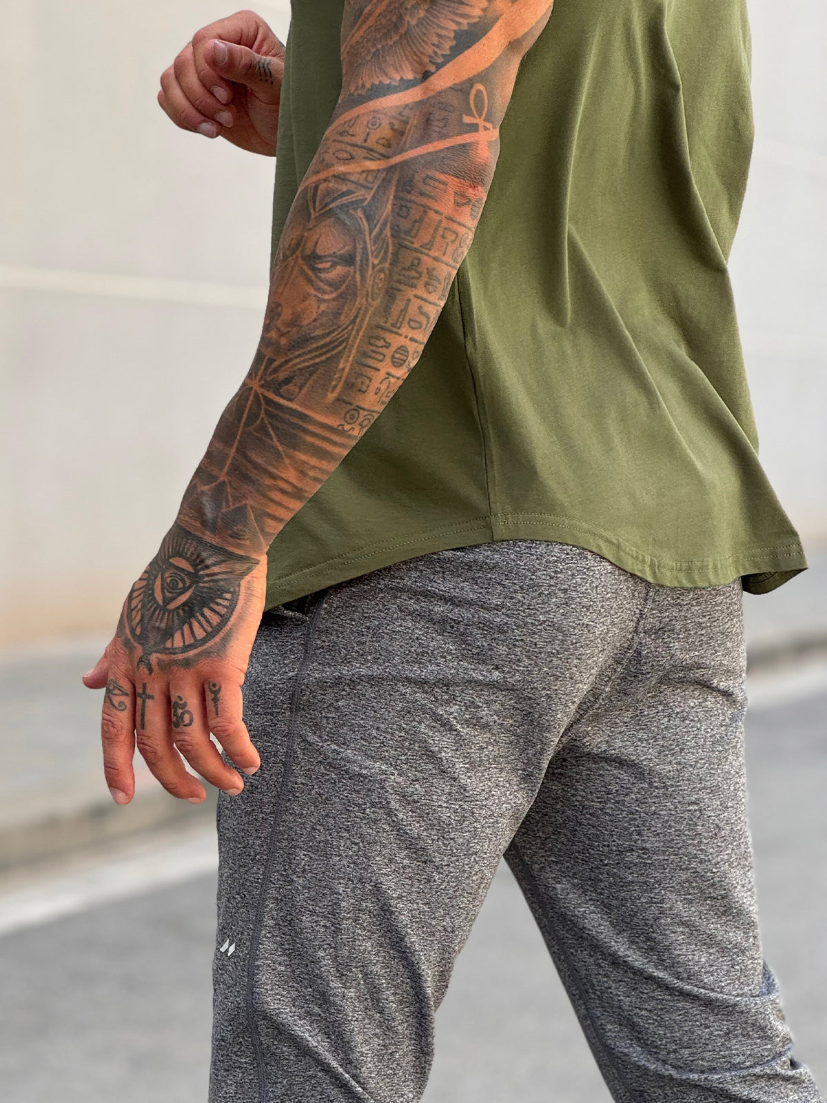 Kore Curved Hem T-shirt Muscle Fit Crew Neck