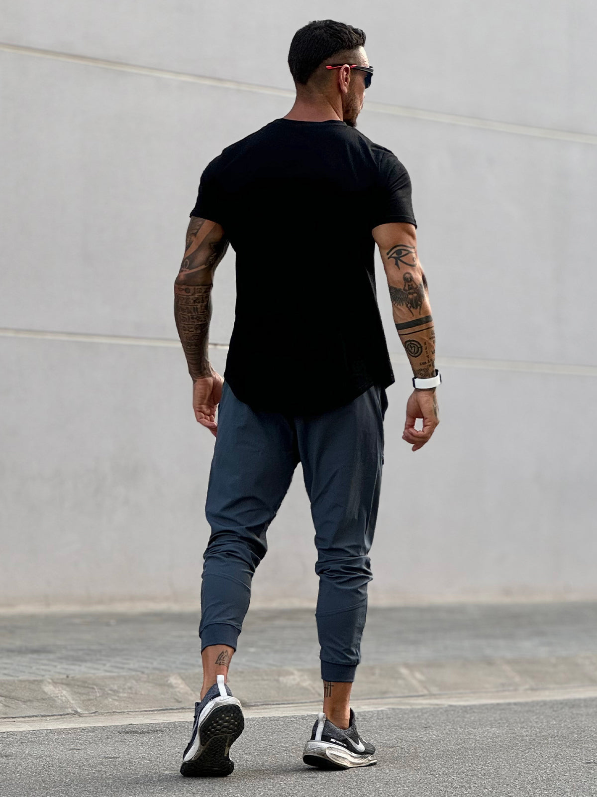 Kore Curved Hem T-shirt Muscle Fit Crew Neck